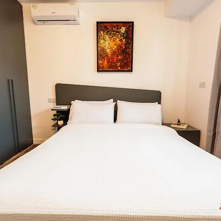 Chic Poolside In St Julians Malta Apartment *