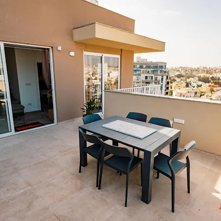 Chic Poolside In St Julians Malta Apartment San Ġiljan