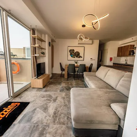 Chic Poolside In St Julians Malta * San Ġiljan