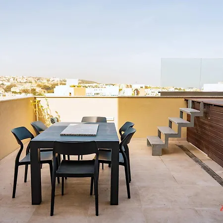 Lejlighed Chic Poolside In St Julians Malta