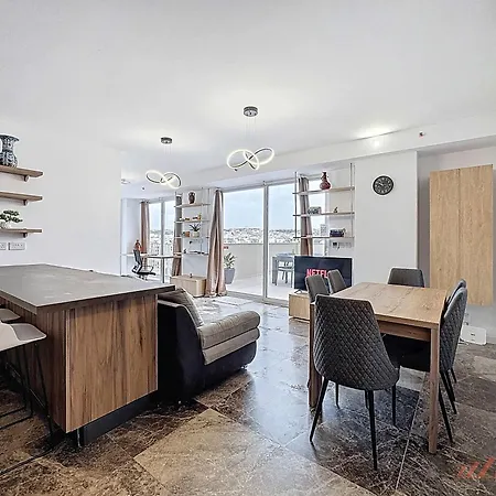 Chic Poolside In St Julians Malta Apartamento St. Julian's