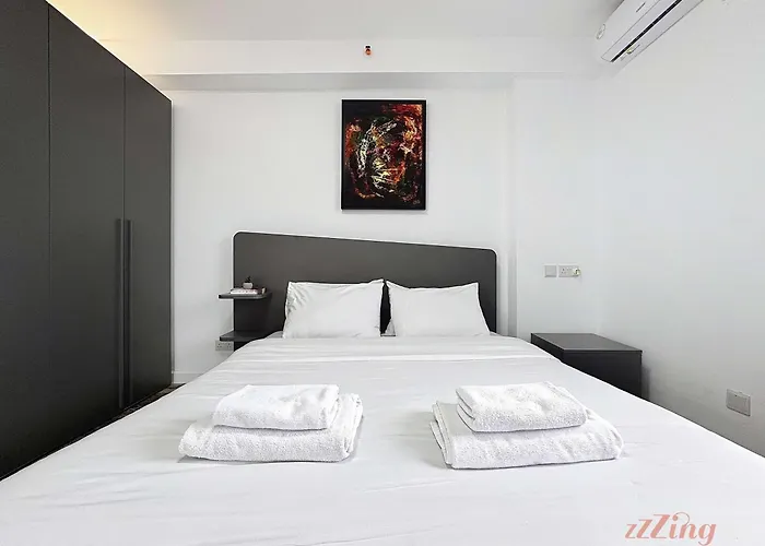 Chic Poolside In St Julians Malta Apartamento *