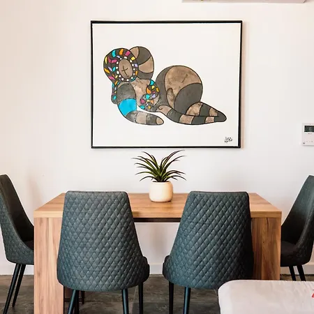 Chic Poolside In St Julians Malta Daire